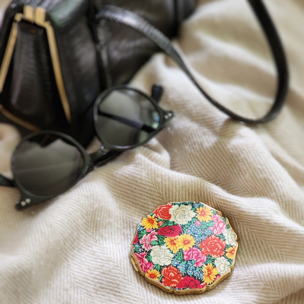 Vintage floral Stratton compact with mirror, excellent condition, 1950s